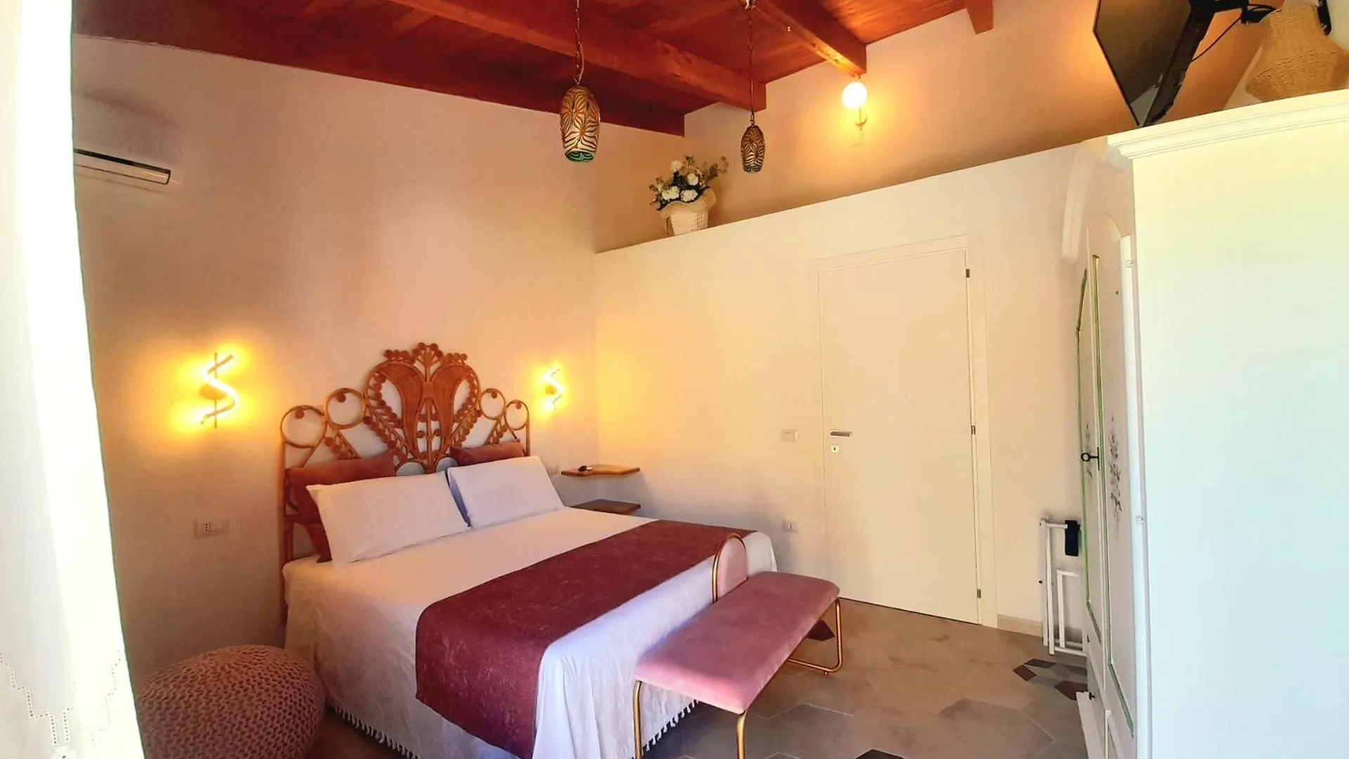 Oda ve Kahvaltı Girasole Boutique B&B Riola Sardo